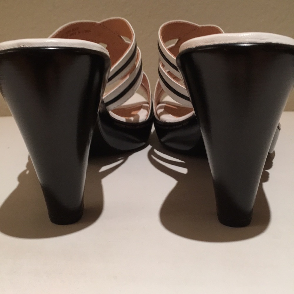 Shoe - Picture 4 of 5